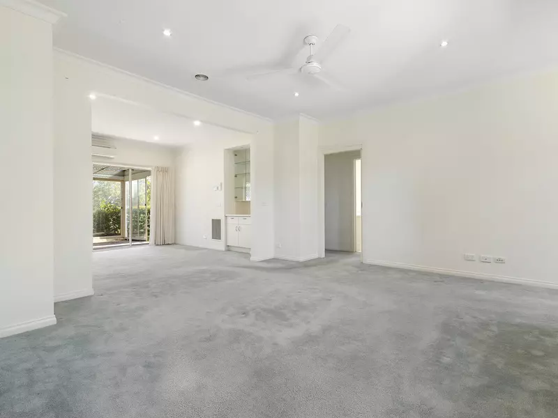 Lakefront Living and Golf Course Views