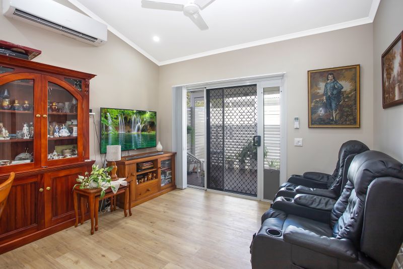 Downsizers Dream!
Light and Bright Two Bedroom Home.