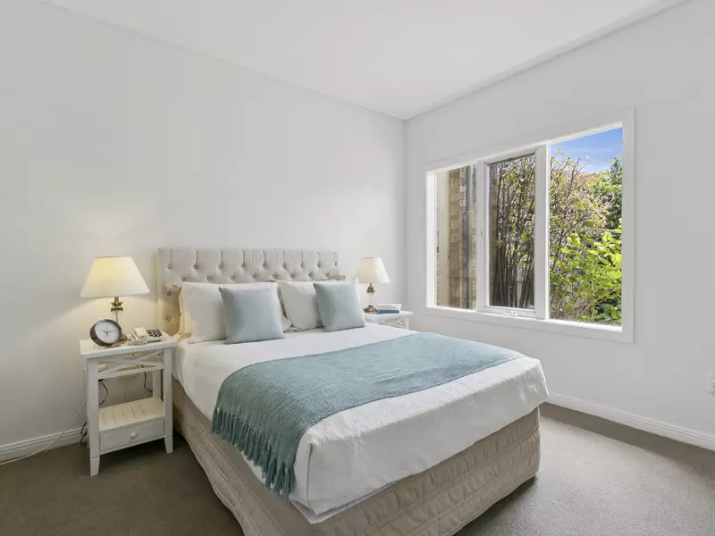 Refreshed Villa, Private garden and Open-plan Living