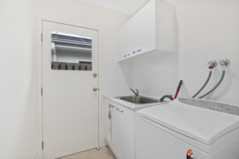 Light and Bright Home – Modern Comfort and Privacy