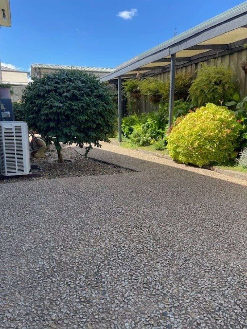 Quiet Court Location, just move in!