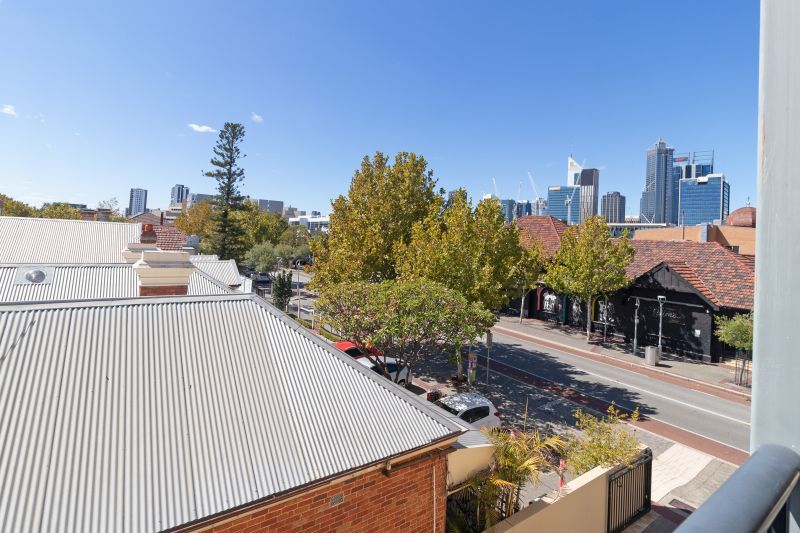 Central Living & Resort Style!