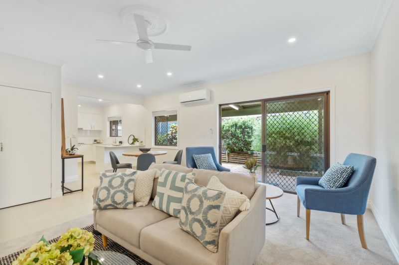 Perfectly positioned 2-bedroom villa with garage