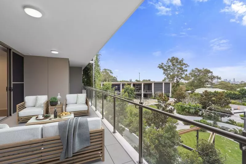 North-facing, fourth-floor apartment with views to the City.