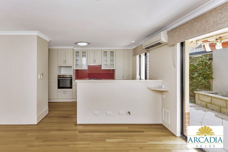 ARCADIA WATERS MADDINGTON - Solid Timber Floors & Feature Kitchen
