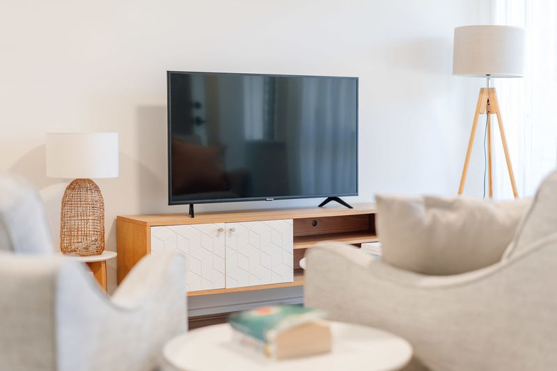 Refreshed Villa with Sunlit Patio and Open-Plan Living