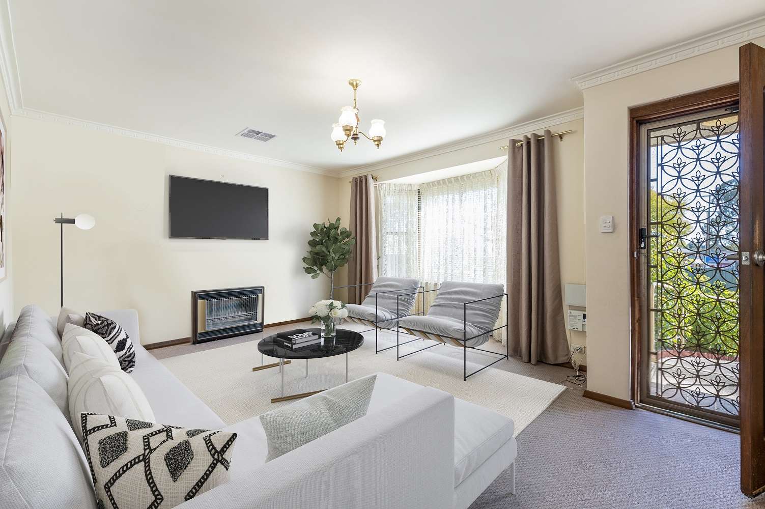 Two Bedroom - Easy Walk to Main Street