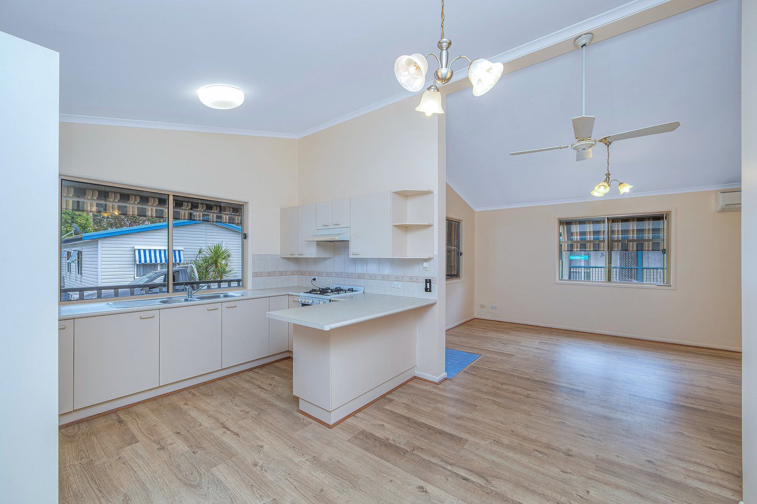 Spacious Corner Block Living - Simply Move In & Relax!