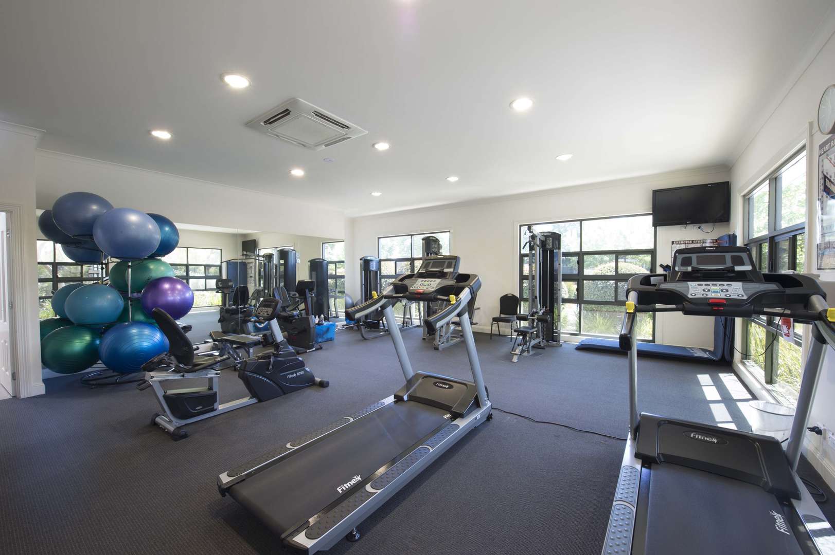 Discover well-connected comfort at Lifestyle Brookfield.