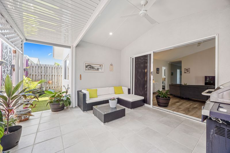 Attention Garden Lovers... Stylish Alfresco Living Awaits!