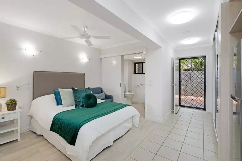 North-facing ground floor studio apartment with ocean view