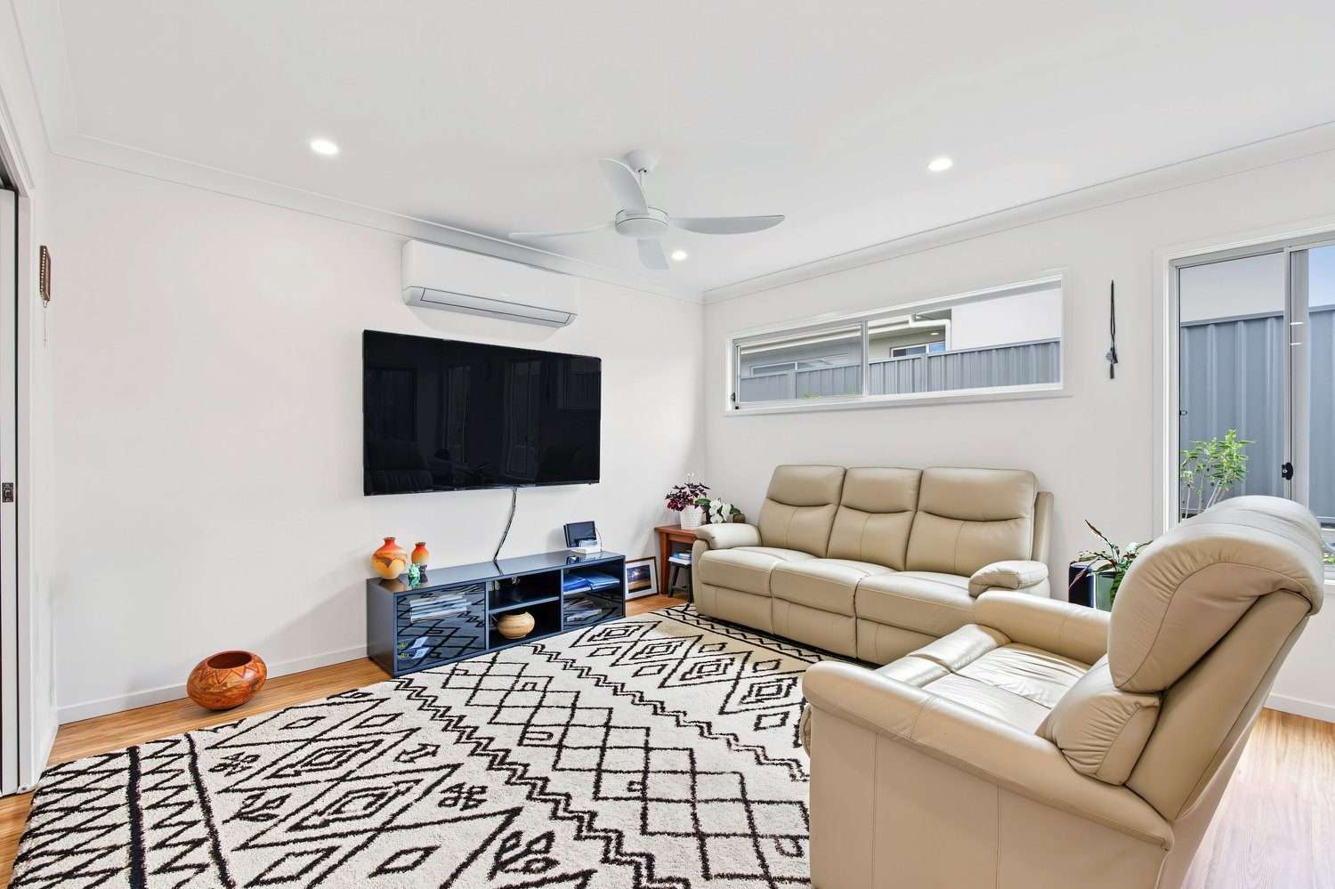 Modern Style, Prime Position