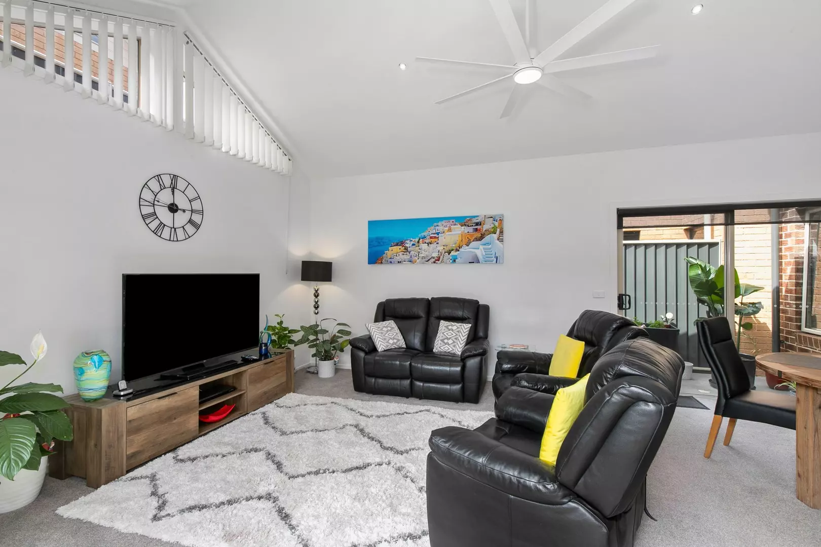 Renovated 2 Bedroom Villa with Views over Geelong