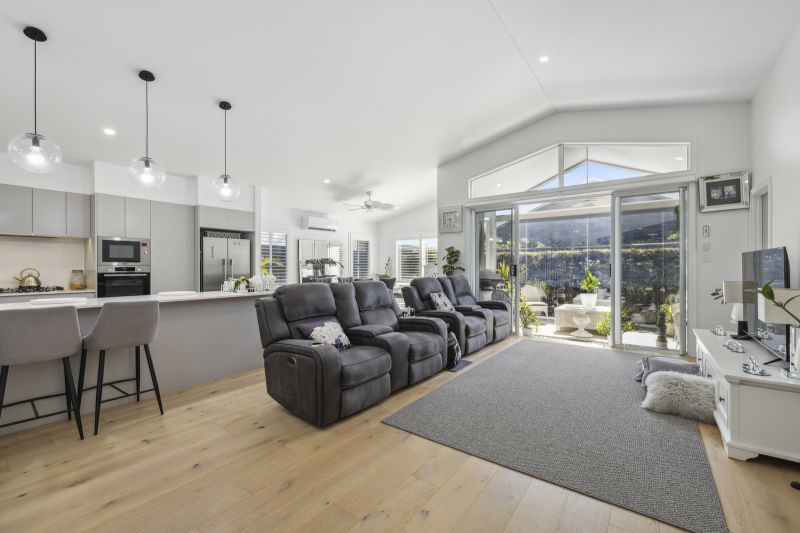 Elegant 3 Bedroom Home - Spacious and Bright!