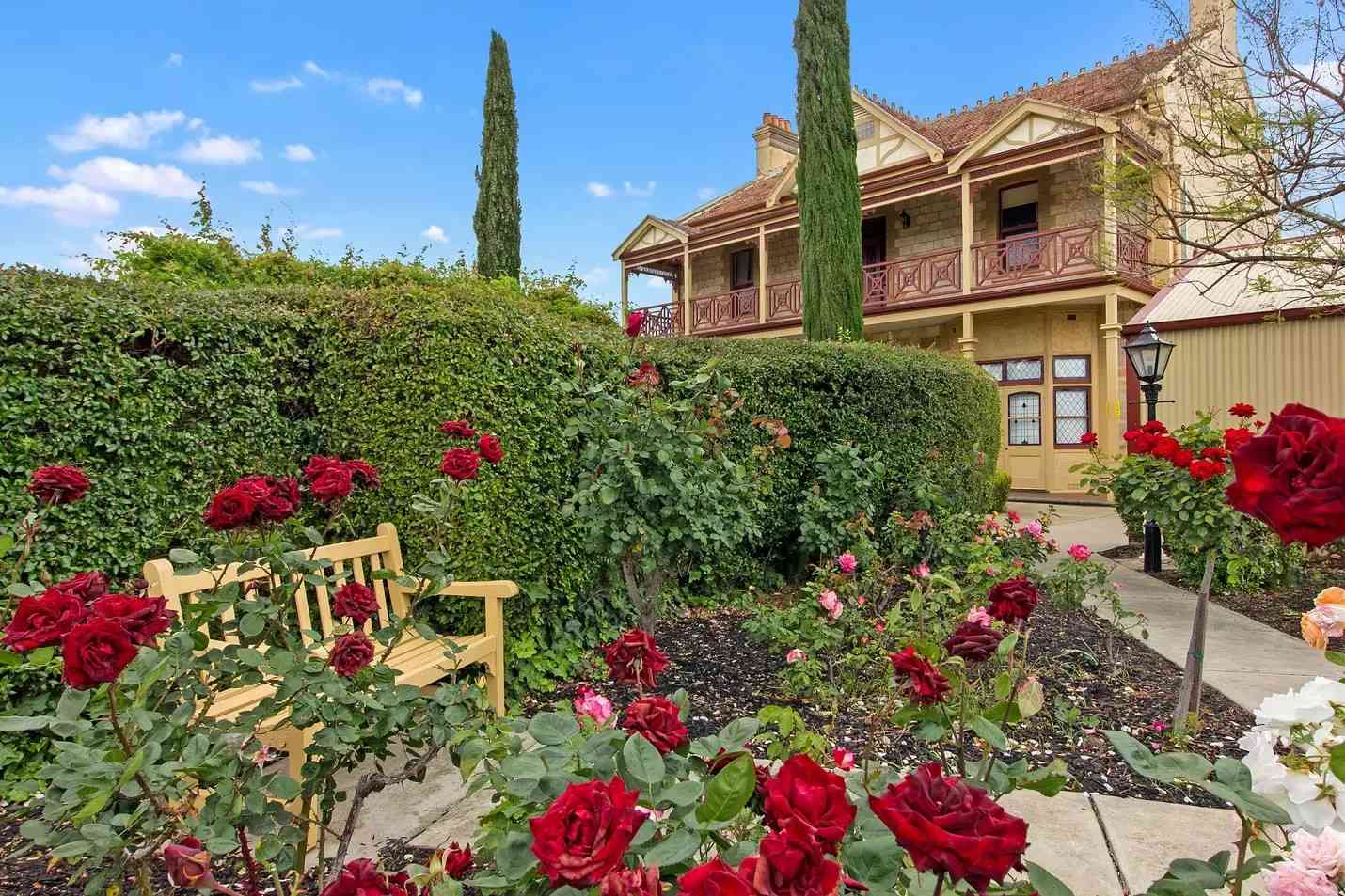 Resthaven Fulham ‘The Oaks’ Retirement Living offers 18 one-bedroom, 53 two-bedroom, and 23-serviced apartments set amongst gardens and historic charm