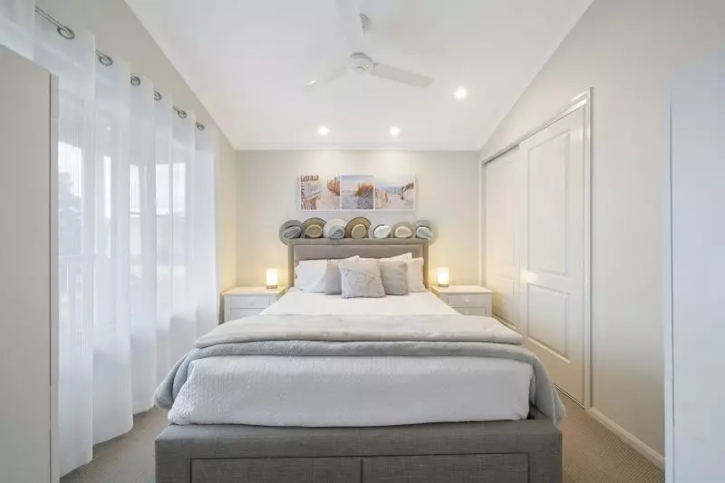 Quiet Modern Living  - Spacious Outdoor Entertaining