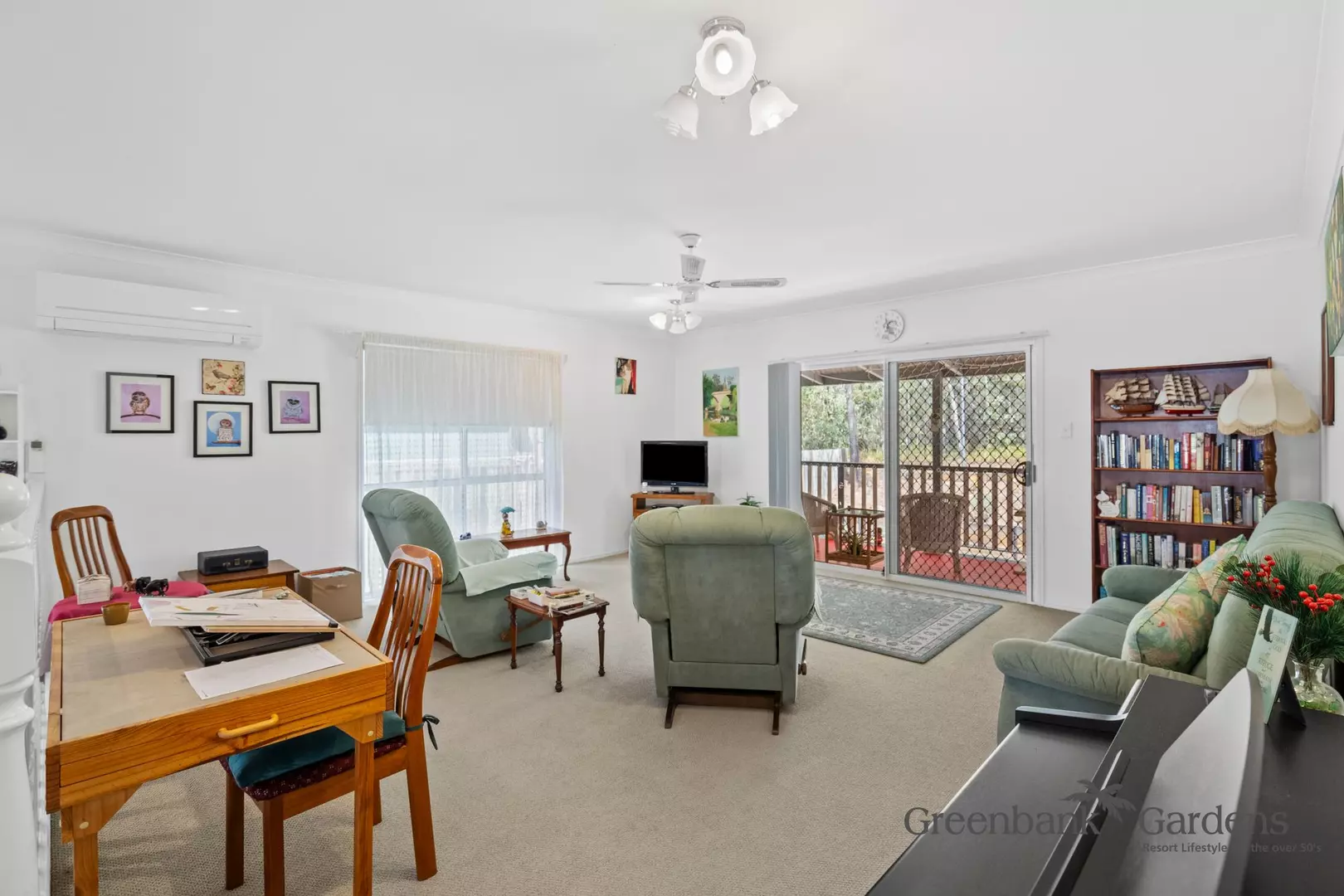 3-bedroom Home with bushland views - GREENBANK GARDENS