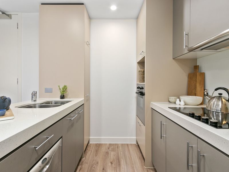 Bright, Airy Apartment with Balcony Views and Modern Finishes