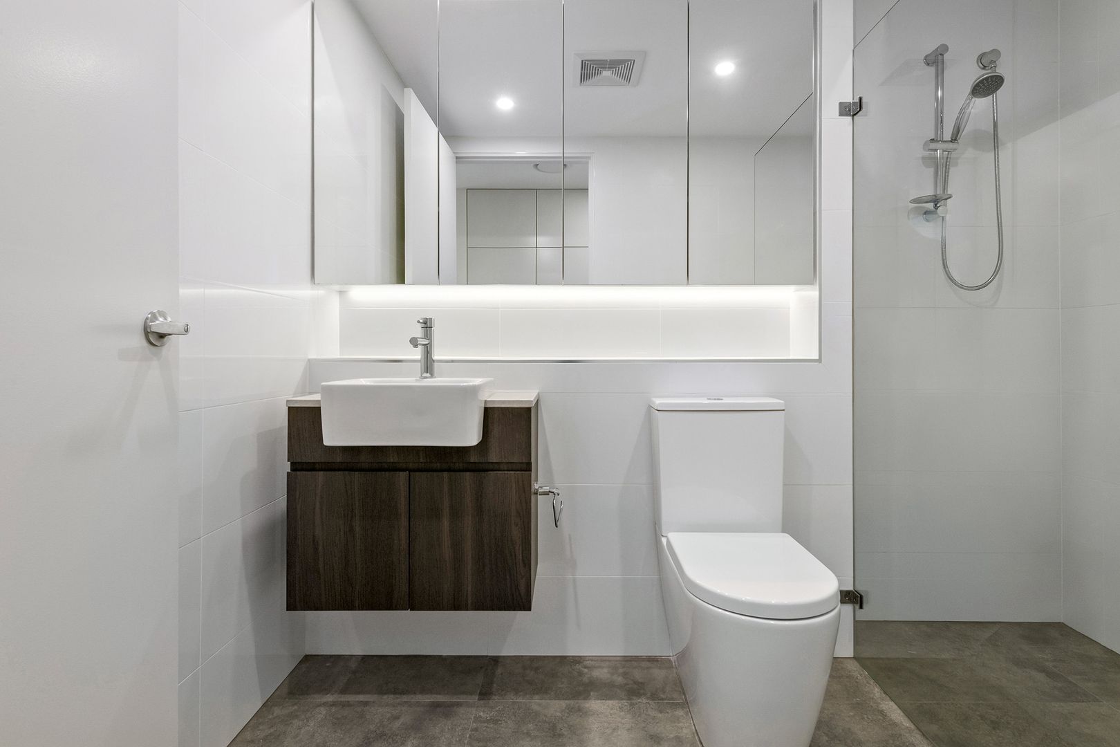  Elevated living with panoramic views