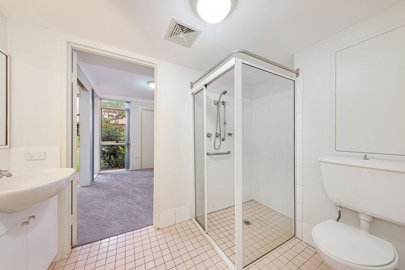 NORTH FACING, GROUND FLOOR GARDEN APARTMENT