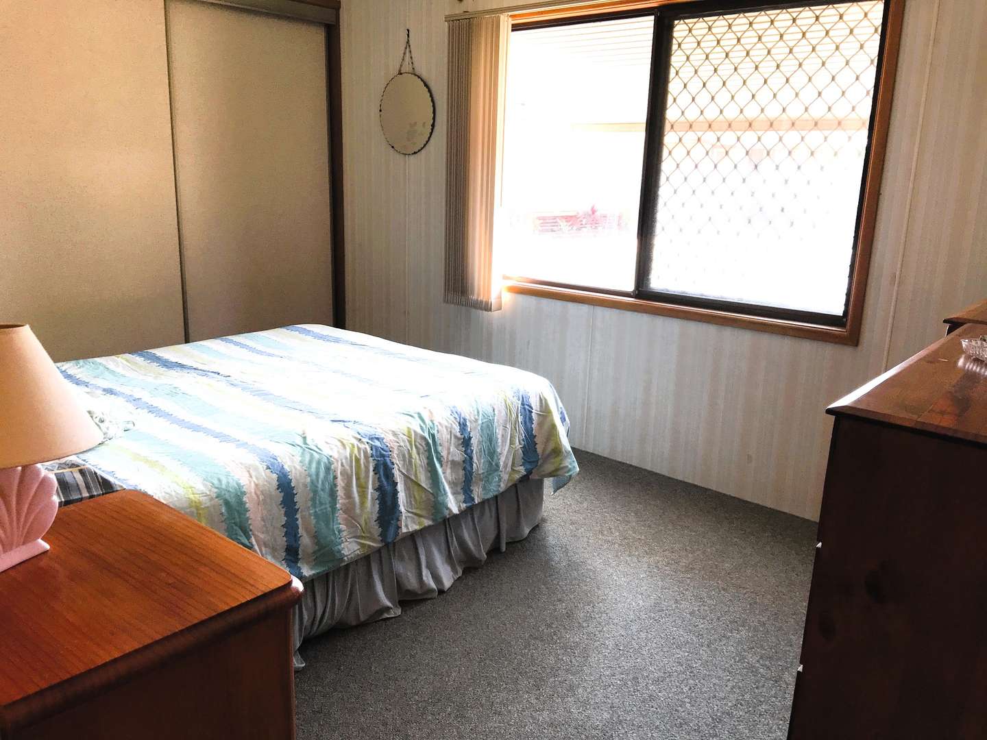 Convenience location 2 bedrooms house is open for adding new retirement home ideas