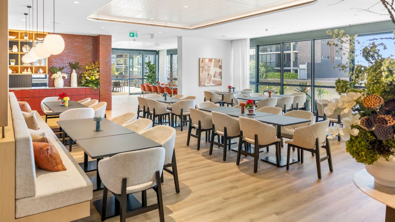 Modern Two-Bedroom Apartment on the 7th Floor in Epping