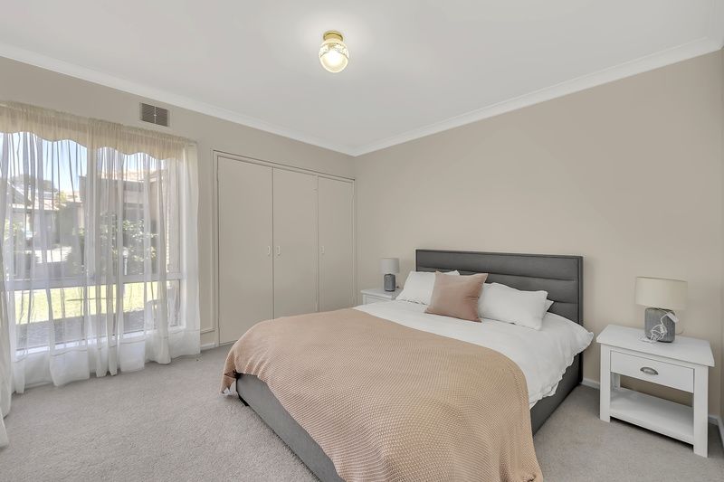 Refreshed Villa with Sunlit Patio and Open-Plan Living