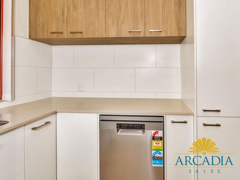 ARCADIA WATERS BICTON - Top Floor Fully Refurbished Apartment