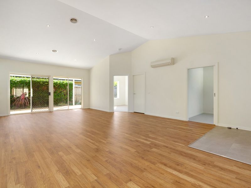 Stylish Villa with Space, Flair and a Fresh New Interior!