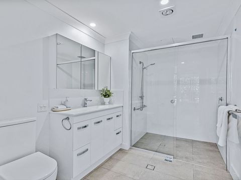 Peaceful 1 bedroom with Leafy Outlooks