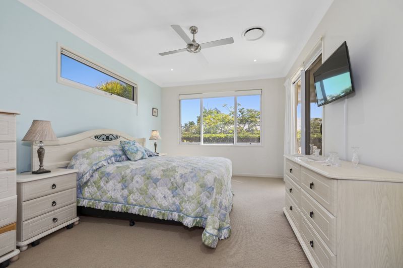 Style & Privacy - Spacious Three-bedroom Haven