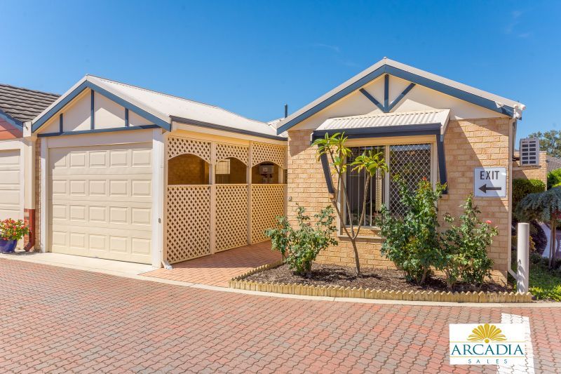 ARCADIA WATERS MADDINGTON - New Stone Bench Top Kitchen, 2 Bedroom + Study