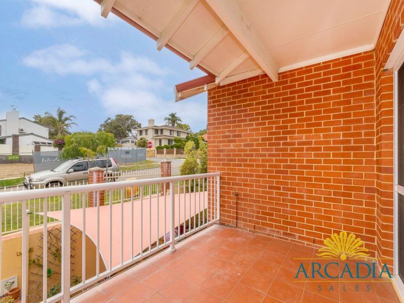 THE BEAUMONT SWANBOURNE - Top Floor 3 Bedroom North Facing Balcony