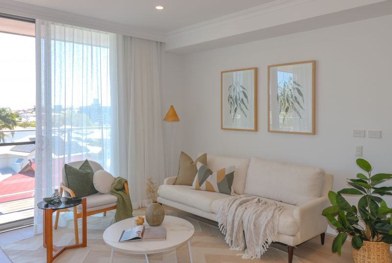 Newly reinstated Apartment with amazing full city views -this awaits you! 1 bedroom / 1 study / 1 bathroom