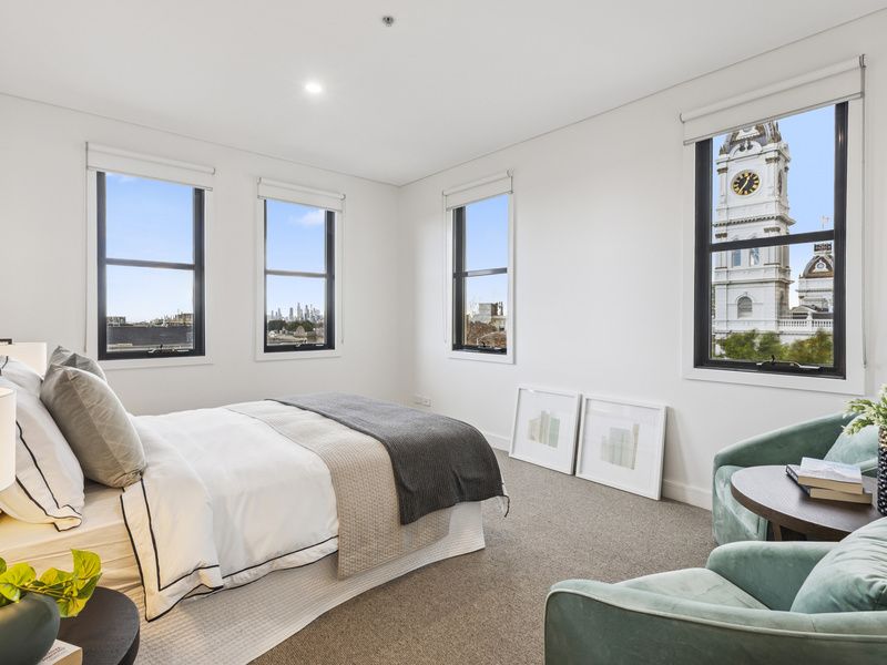 Elegant Apartment with City Views at Menzies Malvern