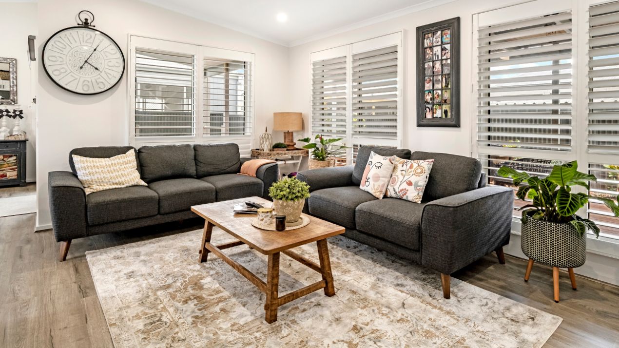 Experience the perfect balance of practicality and style with the Edford.