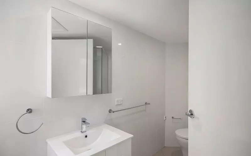 Spacious ground floor 2 bedroom unit