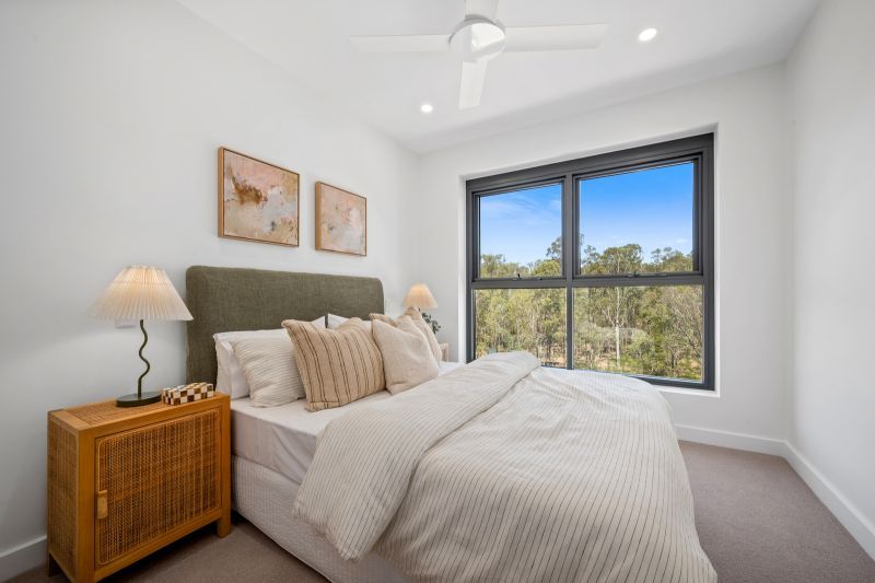 Top Floor Luxury with spectacular Bushland Views