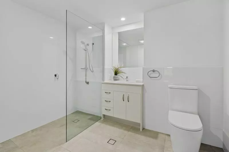 Two-bedroom two-bathroom apartment by the bay