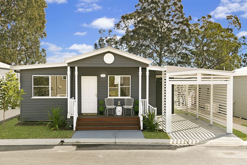 Stunning New hHme on Waterfront Reserve