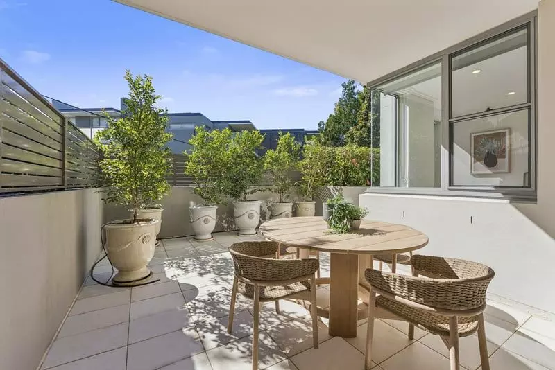 Light-filled Garden Apartment with Space, Privacy and Style