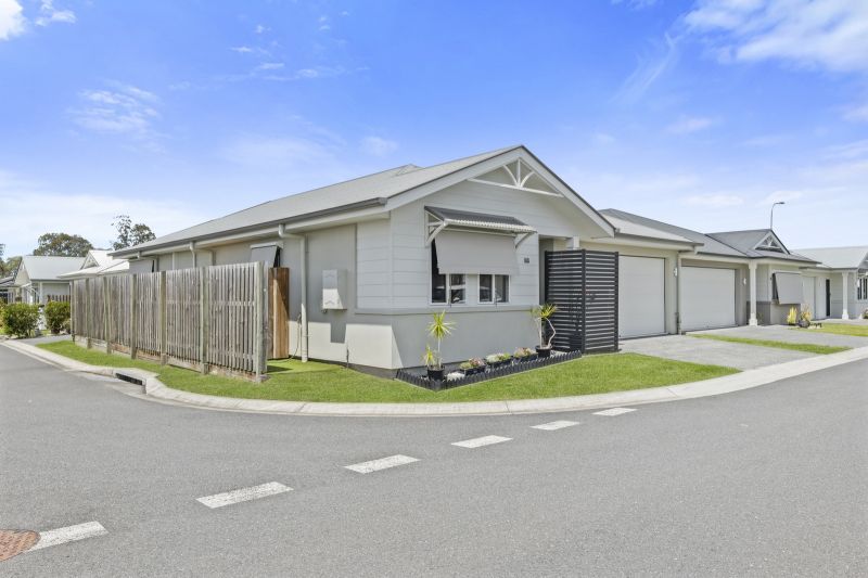 Hidden Oasis with Stunning Sunroom!