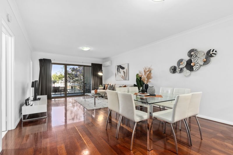 Light & Bright Living, Refurbished... See it to Believe it!!