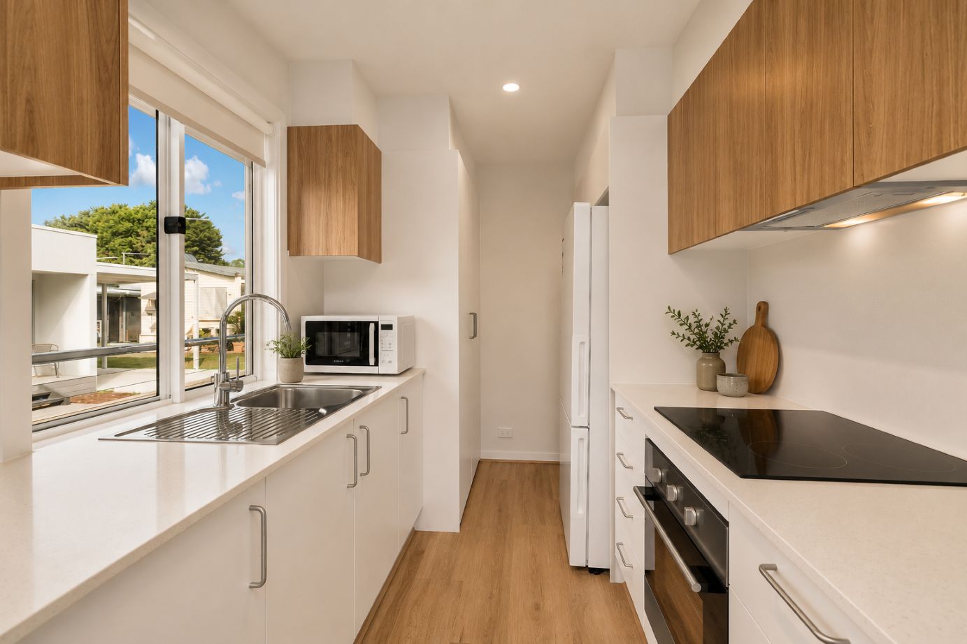Welcome to The Mountaingum, where contemporary comfort meets effortless living. 