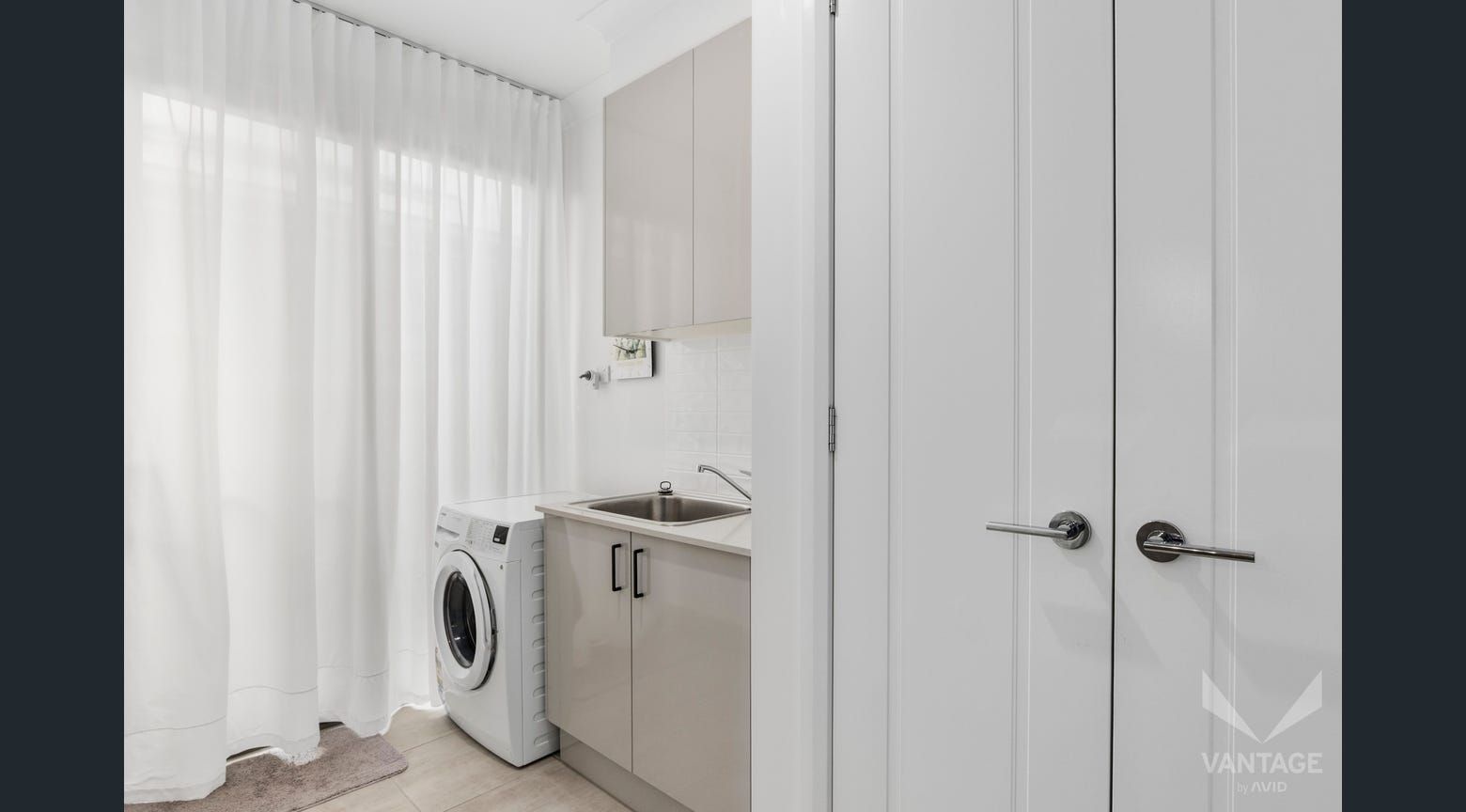 Stylish, Sophisticated & Just Like New- A Showstopper in Logan Village Green