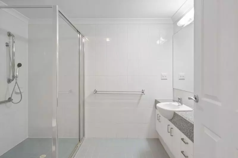 UNDER OFFER - Impressive Ground Floor Apartment