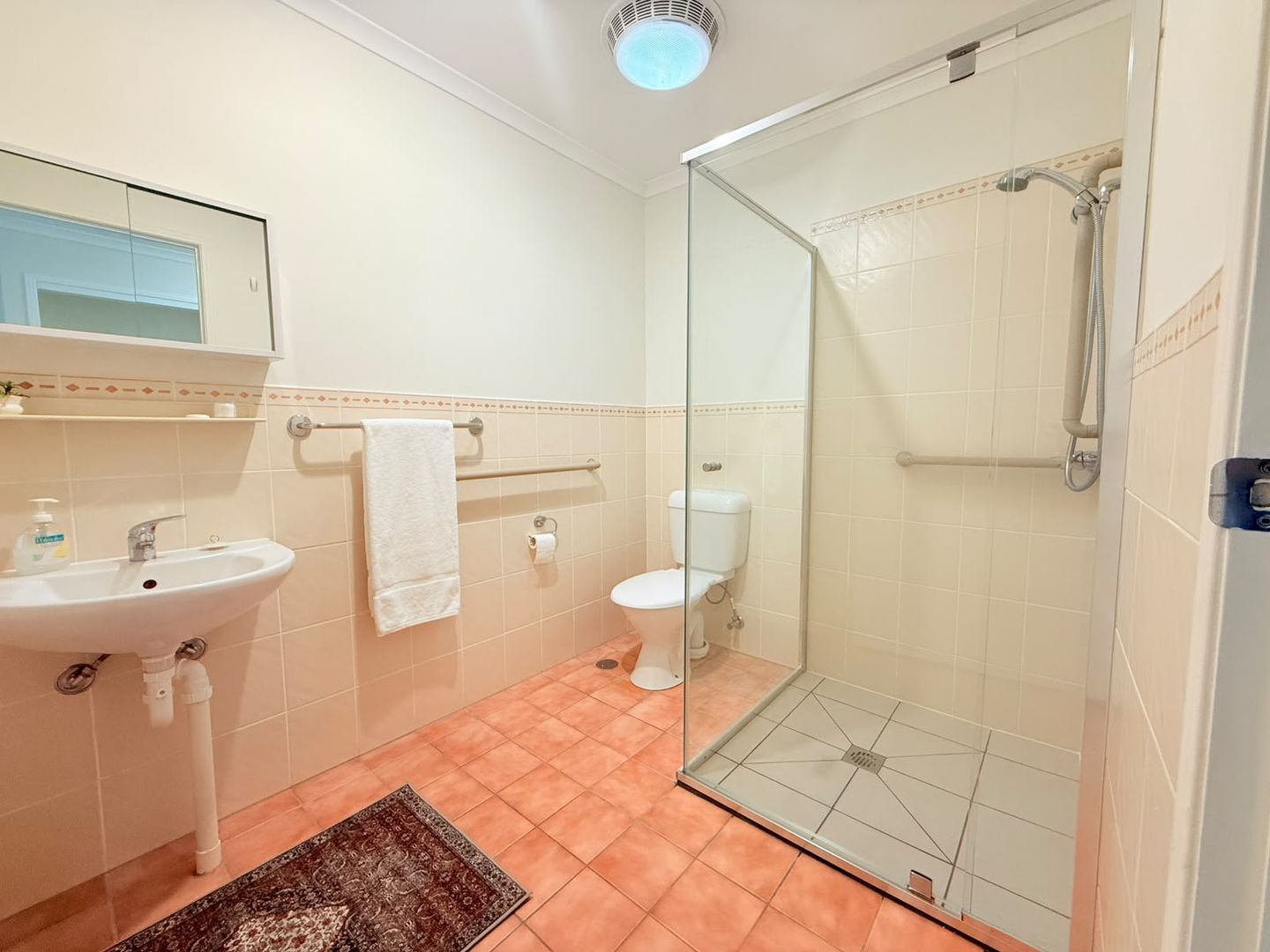 Renovated and Ready to move into!  1 Bedroom Unit  - Close to Shops & Train