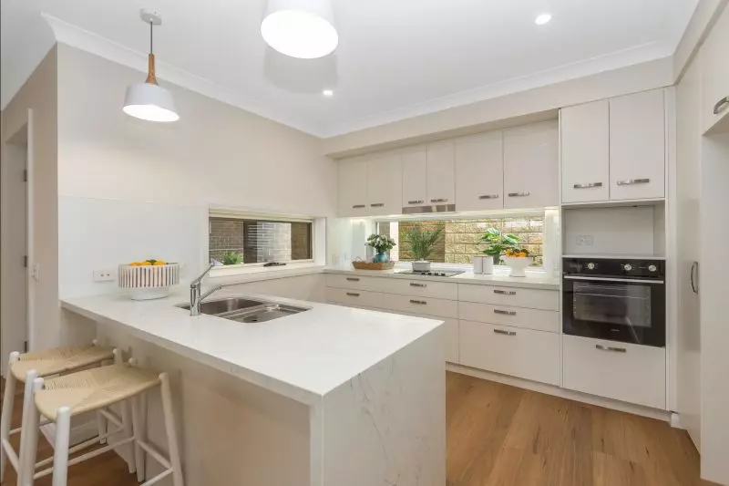 Beautifully positioned villa with golf course views