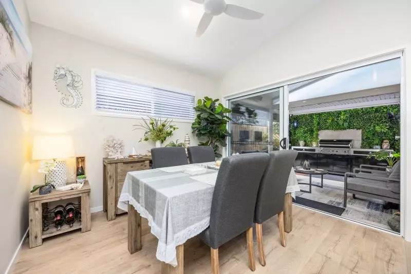 Stylish Corner Home – Extended Private Alfresco