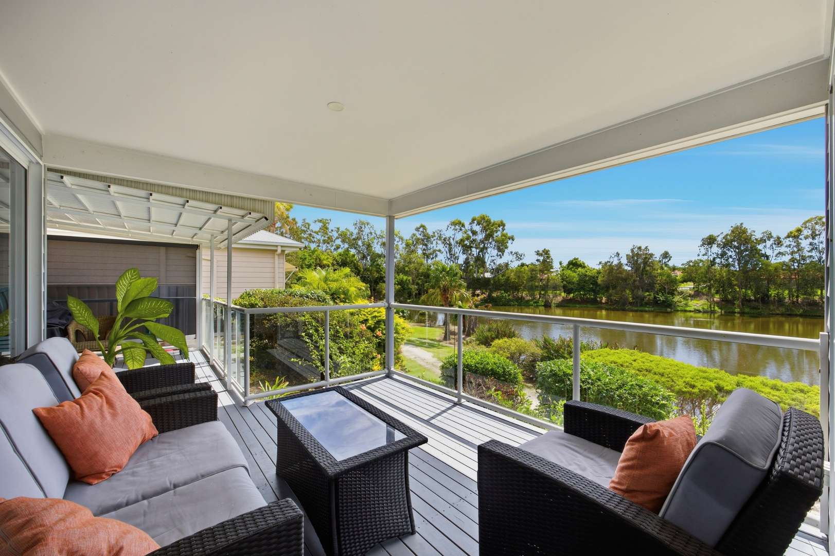 Sophisticated Lakefront Luxury